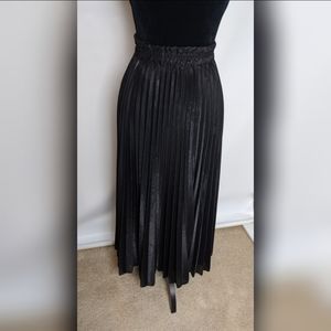 Flowy Black Pleated Skirt